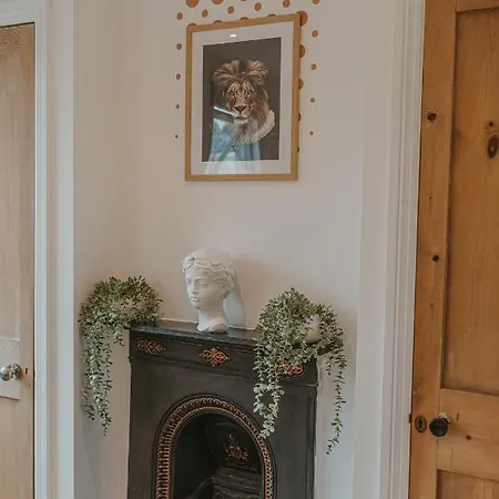 Cotswolds- Homely 2 Bed House With Garden, Wifi - Esho Stays Cirencester Exterior photo