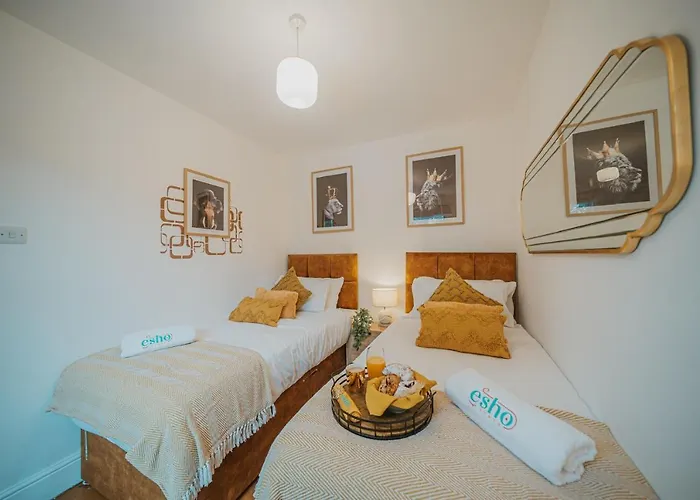Cotswolds- Homely 2 Bed House With Garden, Wifi - Esho Stays