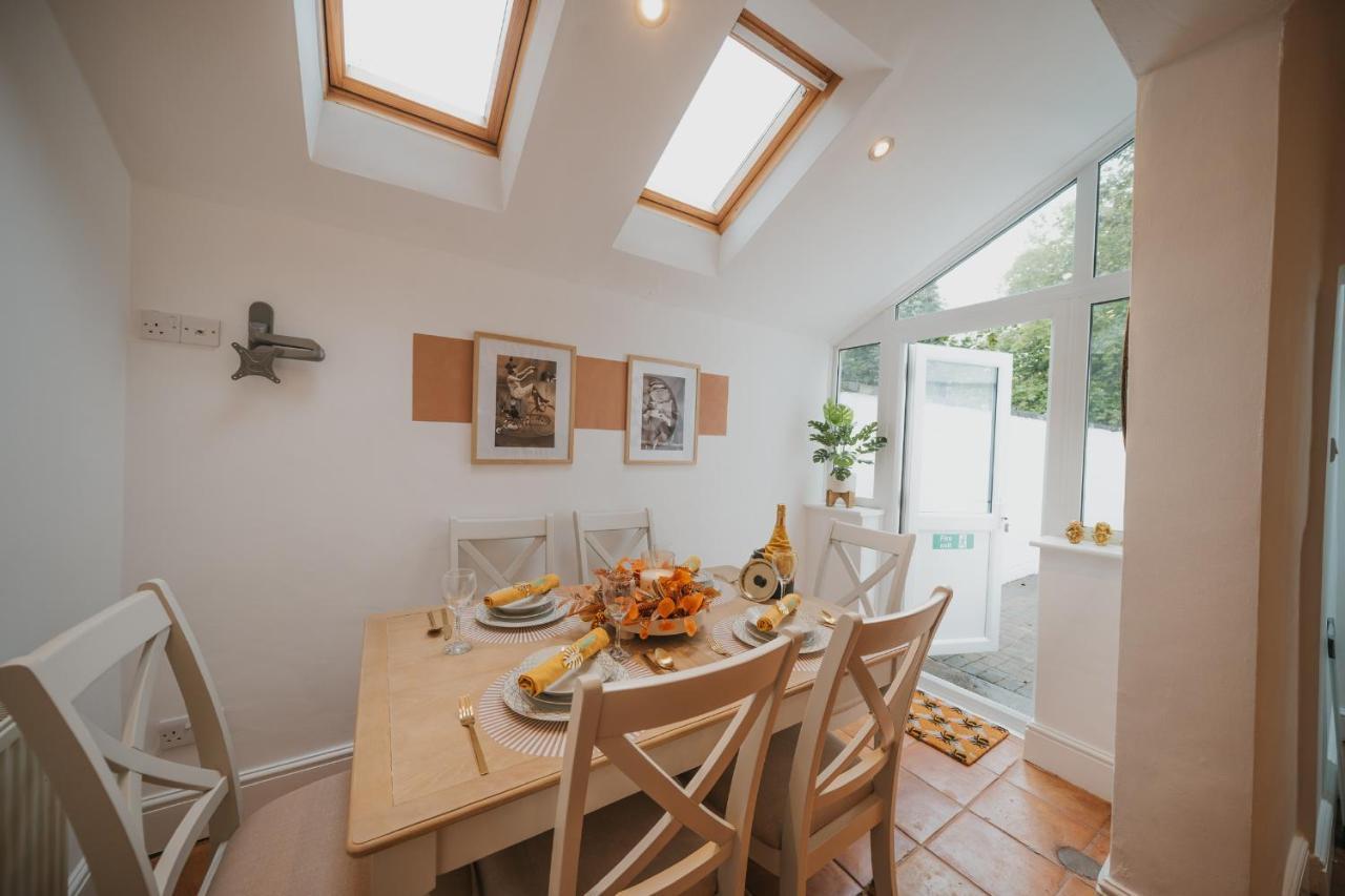 Holiday home Cotswolds- Homely 2 Bed House With Garden, Wifi - Esho *