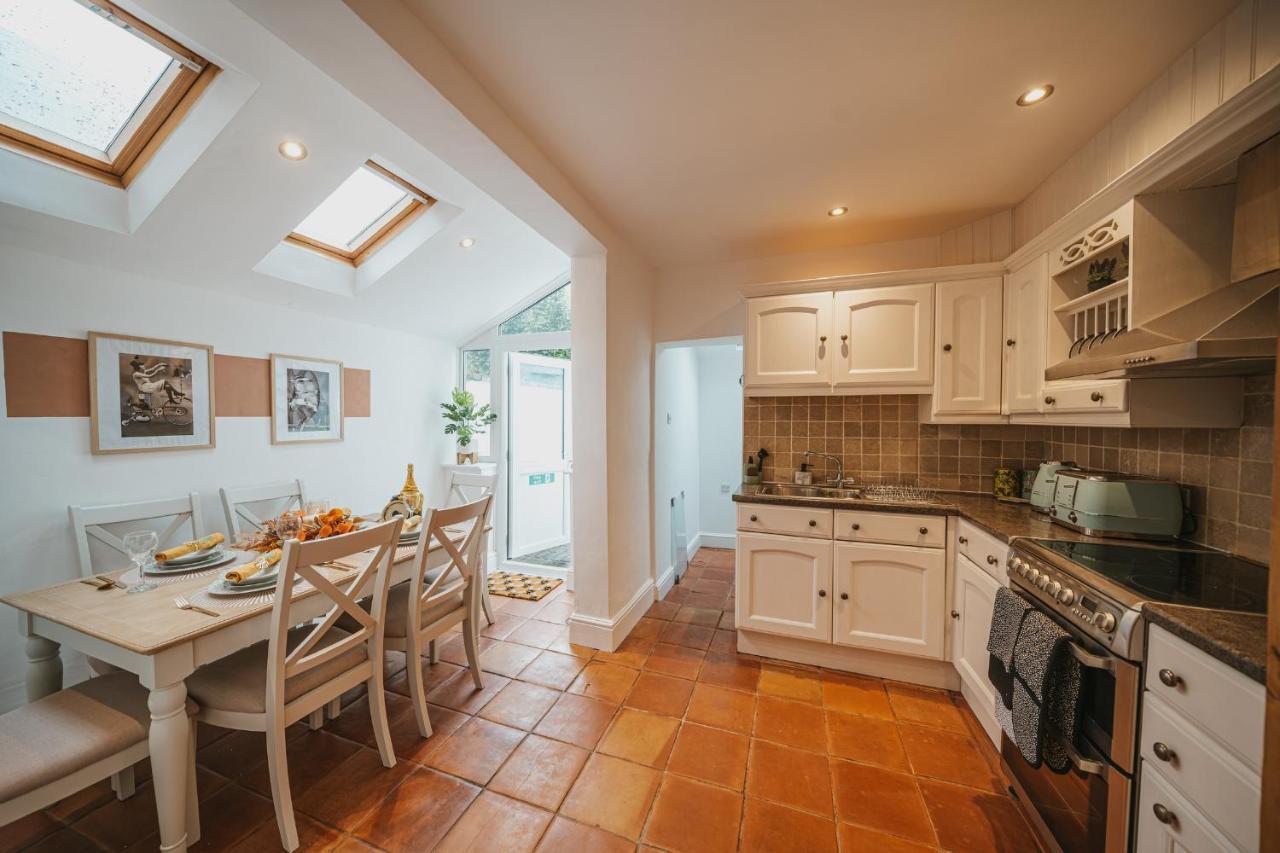 Cotswolds- Homely 2 Bed House With Garden, Wifi - Esho Cirencester