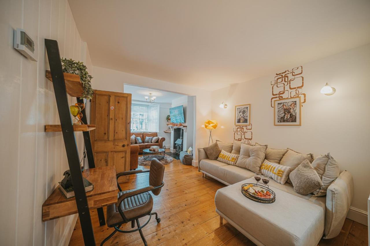 Holiday home Cotswolds- Homely 2 Bed House With Garden, Wifi - Esho *